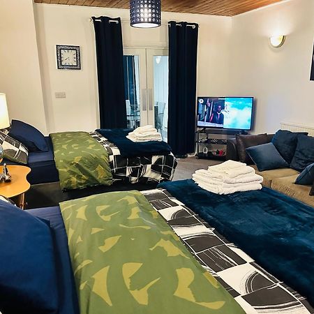 Modern 2 Bedroom Apt Derby City Kültér fotó