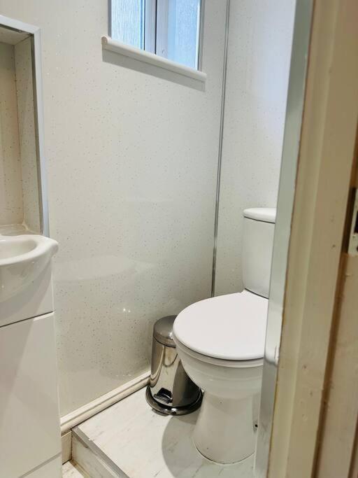 Modern 2 Bedroom Apt Derby City Kültér fotó