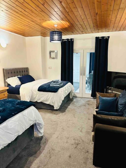 Modern 2 Bedroom Apt Derby City Kültér fotó