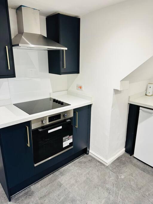 Modern 2 Bedroom Apt Derby City Kültér fotó
