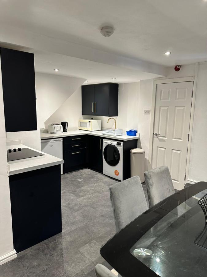 Modern 2 Bedroom Apt Derby City Kültér fotó